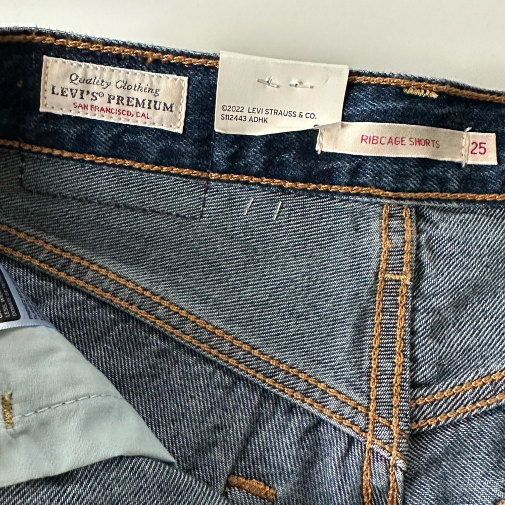 Levi's Ribcage Short Size 25 NWT - Picture 5 of 13